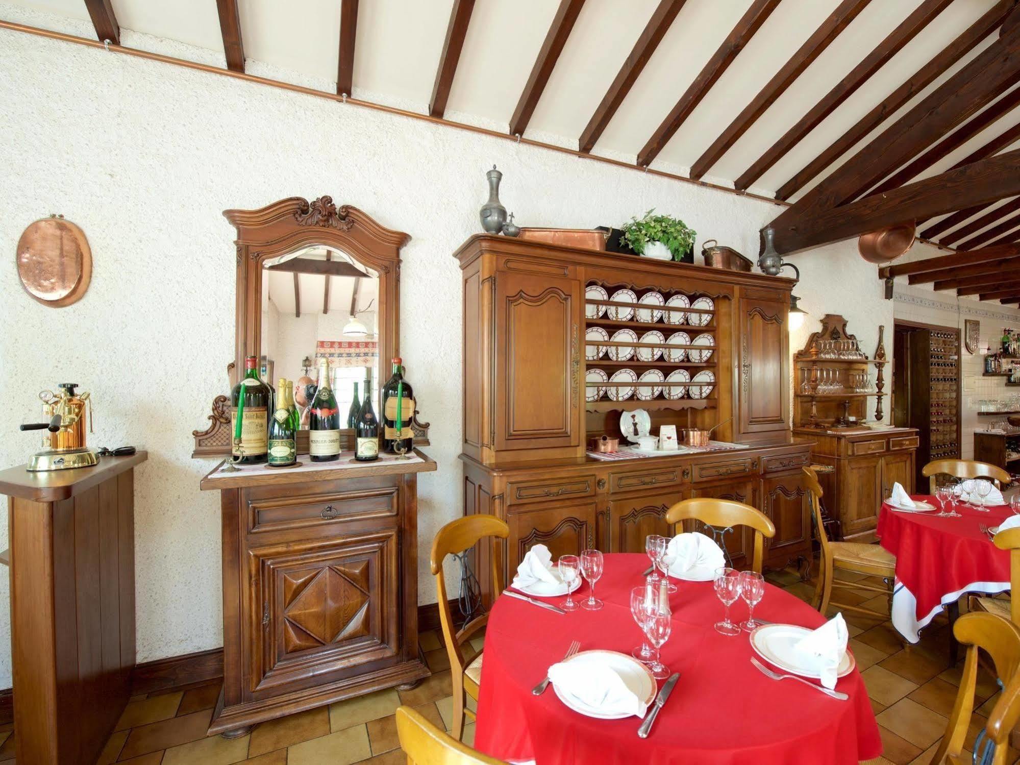 Auberge Chez Tante Ursule Cambo-les-Bains Exterior photo